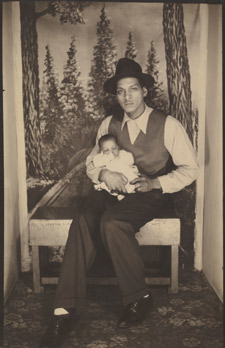 unknown photographer's studio portrait (Metropolitan Museum, 1940s–1950s)