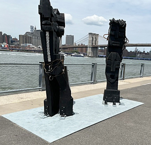 Leilah Babirye's Agali Awamu (Togetherness) (photo by John Haber, Brooklyn Bridge Park, 2022)