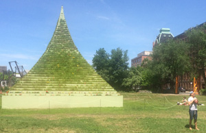 Agnes Denes's The Living Pyramid (photo by John Haber, Socrates Sculpture Park, 2015)