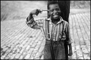 Elliott Erwitt's Pittsburgh (courtesy of the artist/Magnum Photos, 1950)