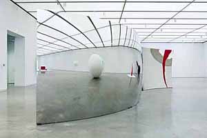 Anish Kapoor's S-Curve (Regen Projects, Los Angeles, 2006)